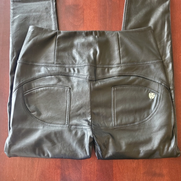 Faux Leather Pants in Size 2XL - Picture 6 of 8